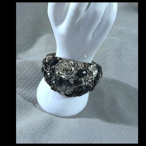 Elegant Floral Black and Silver Bracelet
